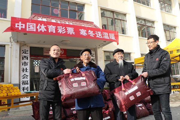 慰问老人.jpg